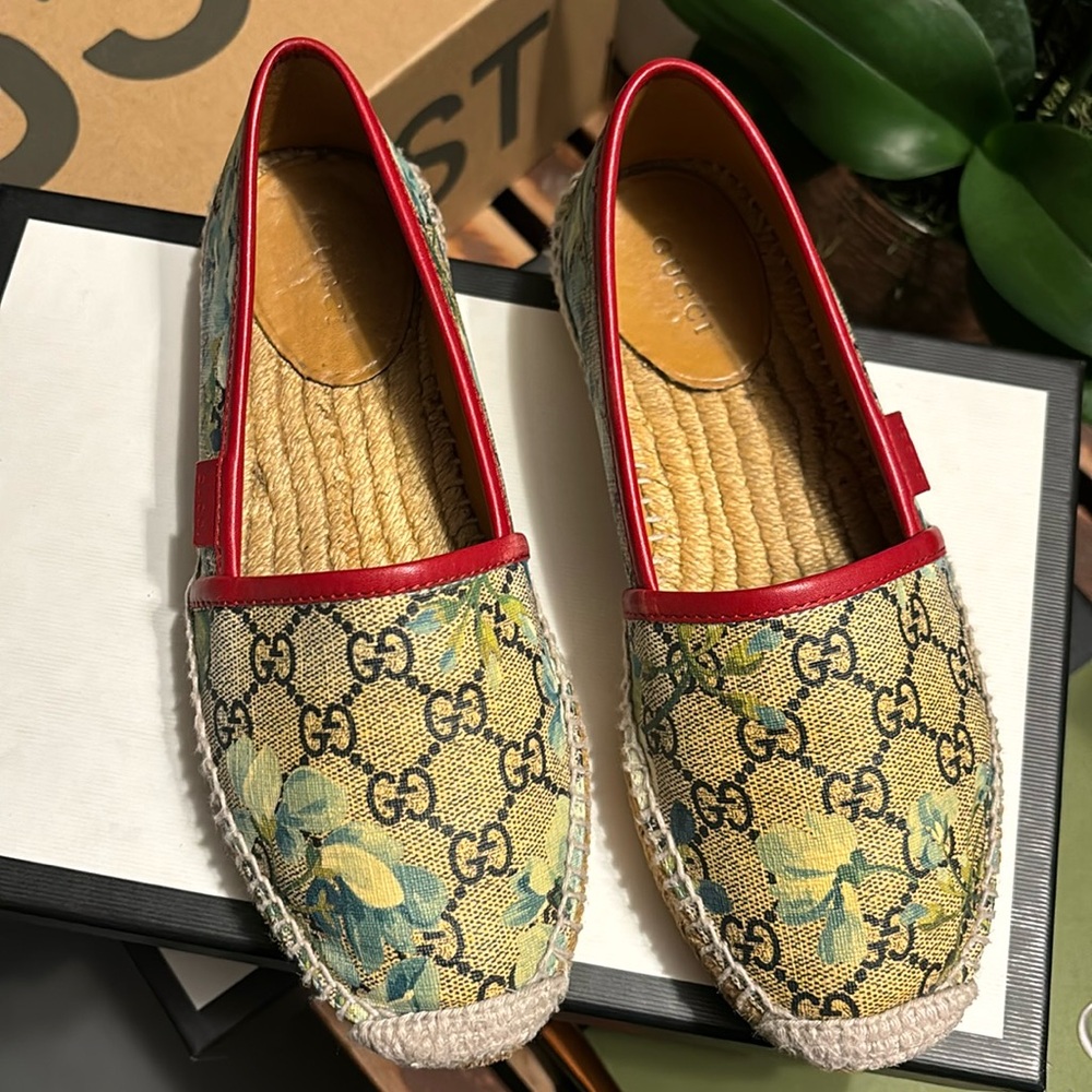 Women’s shoes